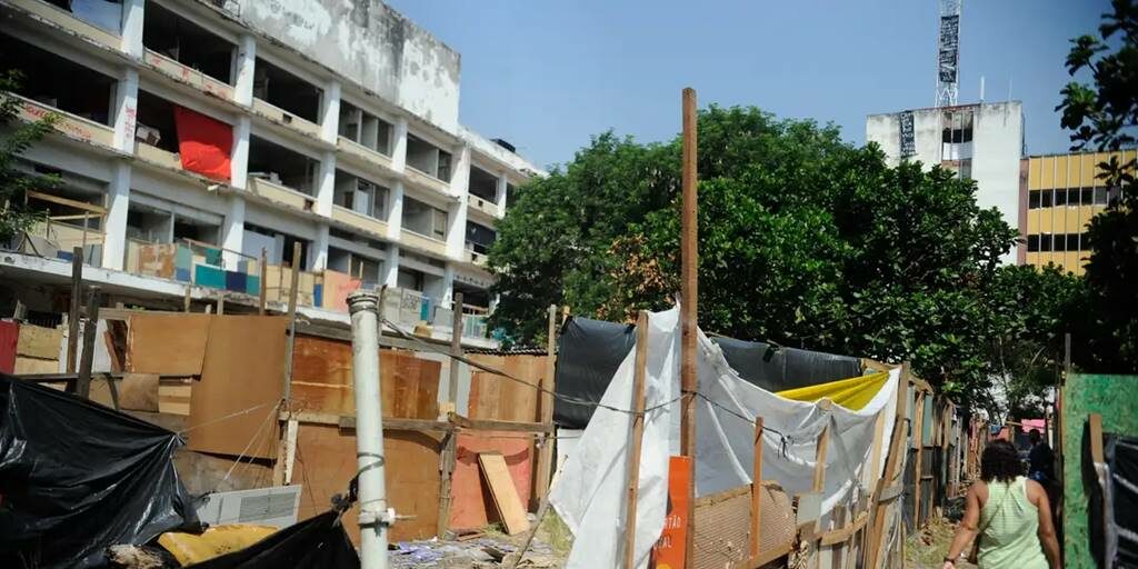 Imóvel na zona norte de SP, ocupado em abril de 2014, por moradores de comunidades localizadas no entorno | Foto: Tânia Rêgo/Arquivo Agência Brasil