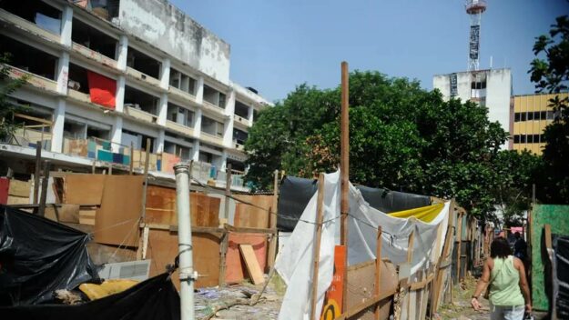 Imóvel na zona norte de SP, ocupado em abril de 2014, por moradores de comunidades localizadas no entorno | Foto: Tânia Rêgo/Arquivo Agência Brasil